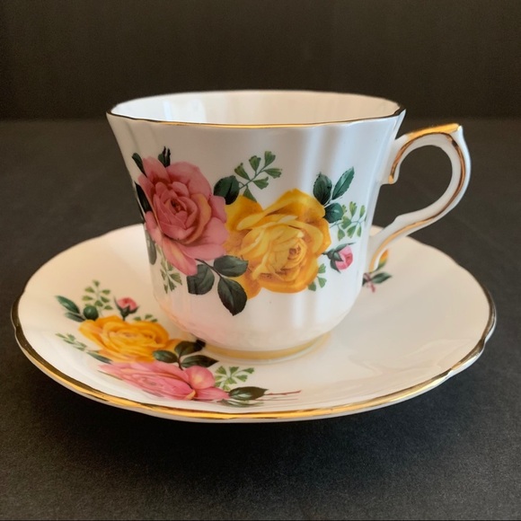 Royal Windsor Fine Bone China cup and saucer - Picture 3 of 16